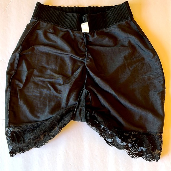 Victoria’s Secret Vintage Spanx. - Picture 4 of 7